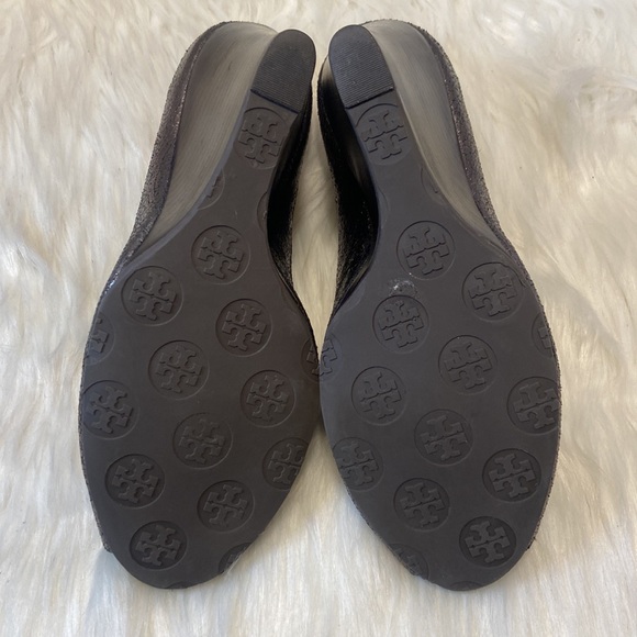 Tory Burch Julianne Peep Toe Dark Metallic Wedge Heels Size 8 - Picture 8 of 9